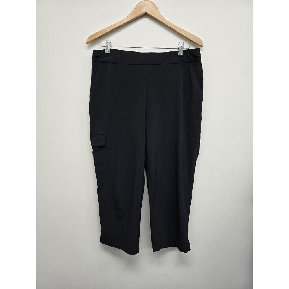 Weekends by Chicos Size 1 Medium Black Stretch Cargo Capri Pants Pockets